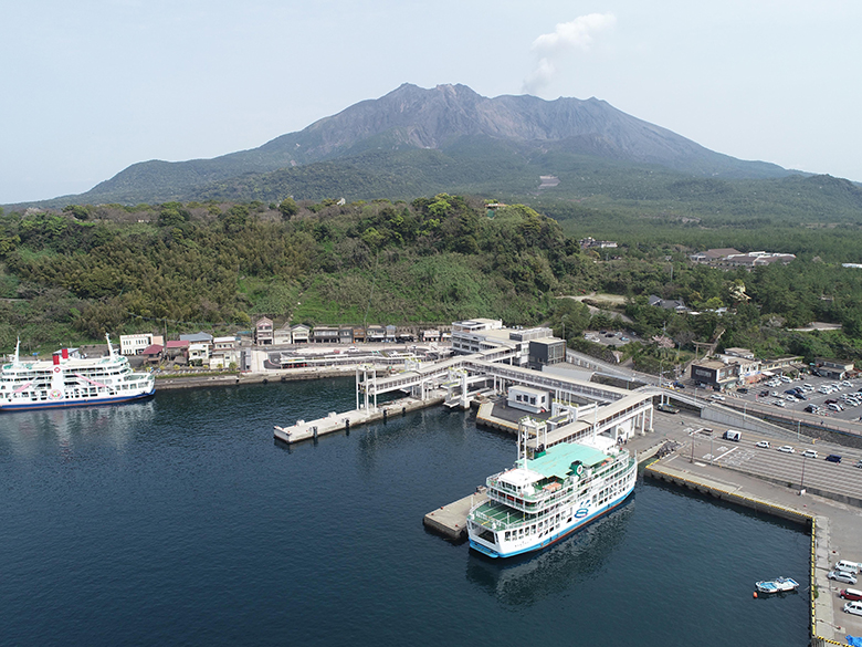 令和2年3月に完成した桜島港新フェリー施設の整備工事（更新）に対し、鹿児島市長から感謝状が授与されました。